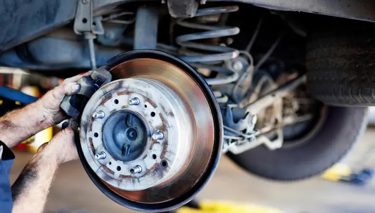 Prepará el bolsillo: cuánto hay que gastar para cambiar las pastillas de freno de un auto, camioneta o SUV