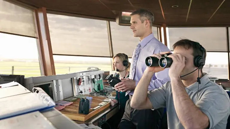 Los controladores aéreos tienen sueldos altos