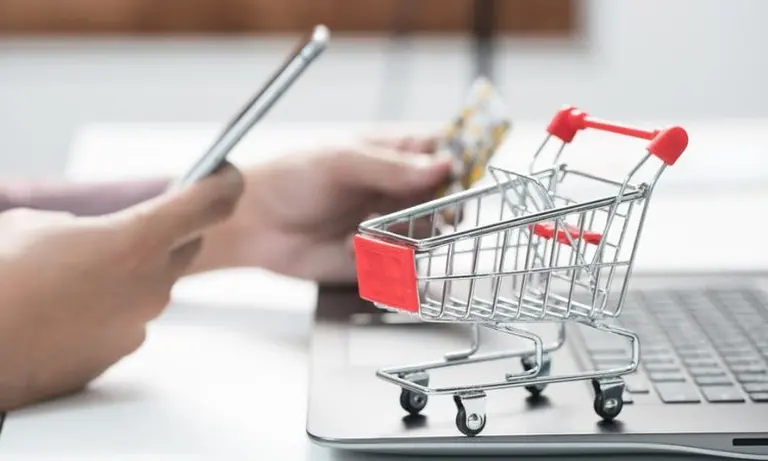 Reconversión en días de cuarentena: empresa de viajes sale a competir con los supermercados