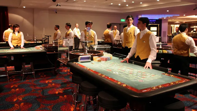 No va más: la cuarentena paralizó casinos y bingos, que desoyendo a Fernández multiplicaron las suspensiones y recortes de sueldos