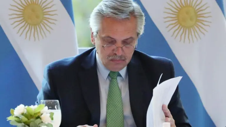 El Gobierno amplió el listado de actividades y servicios esenciales: quiénes son los nuevos exceptuados de cumplir la cuarentena