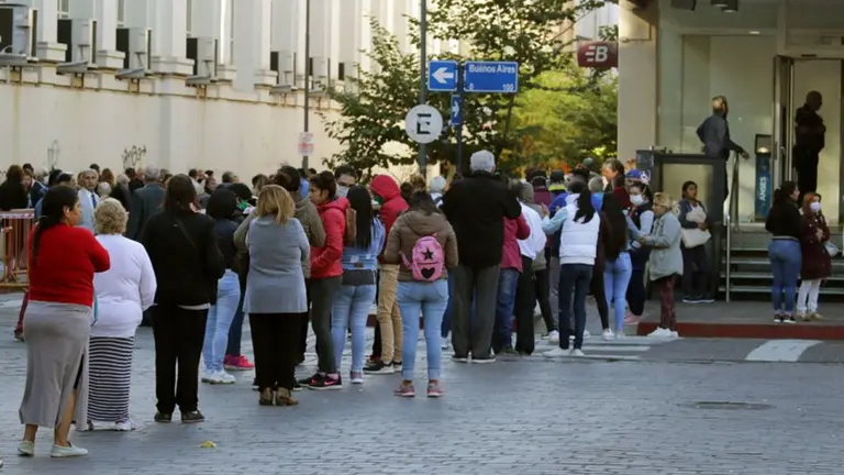 Declararán a los bancos como servicio esencial, con otro DNU de Alberto Fernández