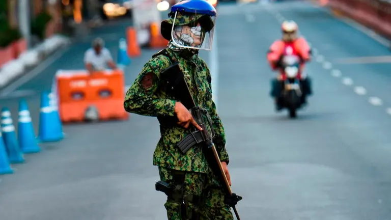 En este país, violar la cuarentena se paga con la vida: la policía tiene órdenes de matar a infractores