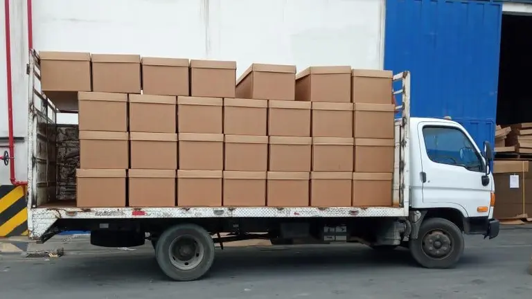 La cruda imagen del coronavirus en Ecuador: tienen que utiilizar ataúdes de cartón corrugado