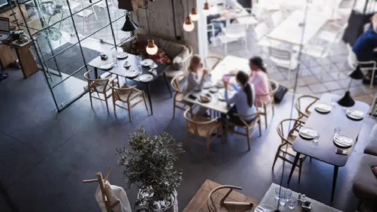 El Gobierno porteño estudia cambios para la atención al público de locales gastronómicos