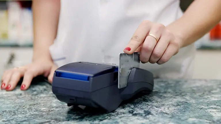 Tarjetas de crédito: ¿qué hay que hacer para refinanciar el saldo en 9 cuotas?