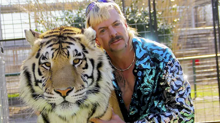 Tigres, crímenes y tráfico: por qué el bizarro documental Tiger King causa sensación en Netflix