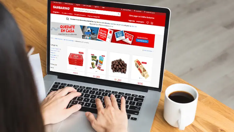 Por la cuarentena y la crisis, Garbarino cambia de estrategia y sale a vender whisky, fideos, alfajores y hasta preservativos