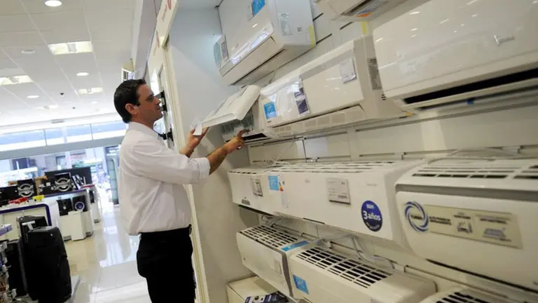 Cómo es el plan del Gobierno para comprar electrodomésticos con créditos a 5 años y 24 cuotas sin interés