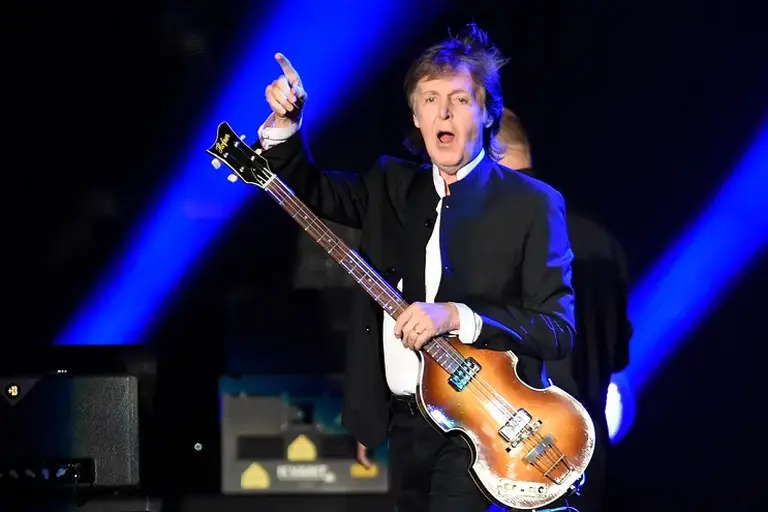 Paul McCartney revela que la inteligencia artificial ayudó a terminar el disco final de The Beatles