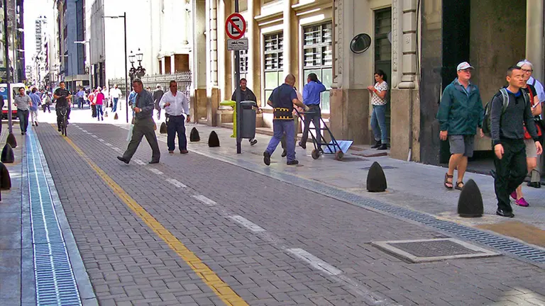 Con la City nerviosa, Pesce resiste las presiones y mantiene las ventanillas cerradas para el retiro de pesos
