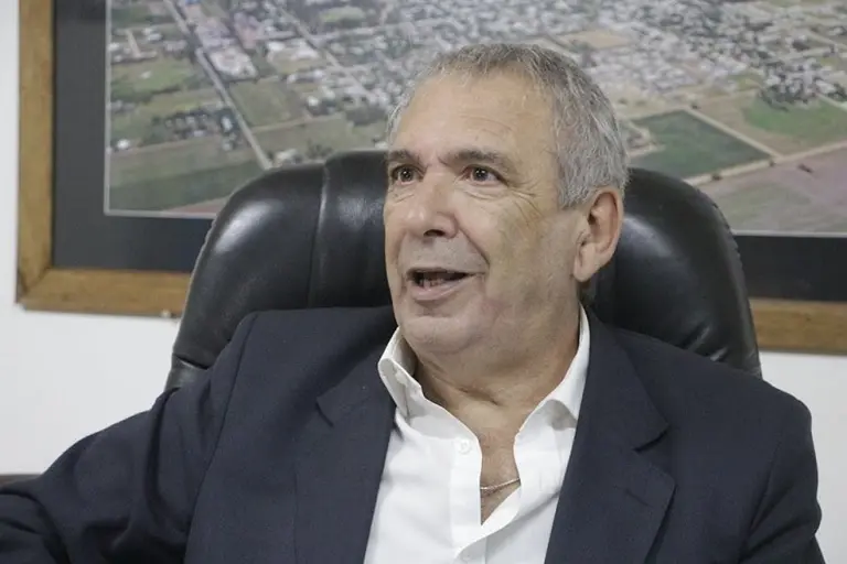 El increíble furcio de un intendente que recomendó utilizar "taparrabos" contra el coronavirus