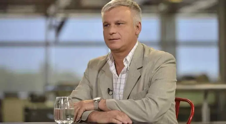 Un diputado cordobés quiere que los argentinos saquen el dinero del colchón y propone crear un bono patriótico