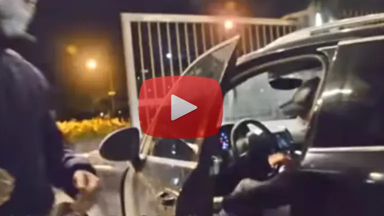 Marcelo Tinelli volvió a Buenos Aires: llegó conduciendo su camioneta con un barbijo