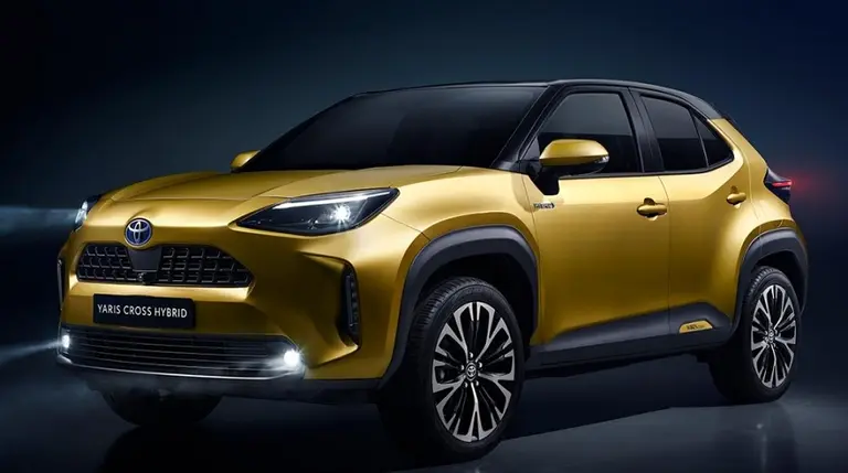 Toyota presentó la versión "cross" del Yaris, híbrido y con tracción 4x4