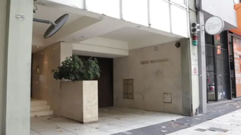 "Buscate otro lugar para vivir. Ponés en riesgo la vida de todos", la grave amenaza a un médico porteño