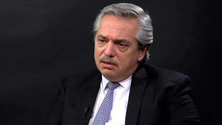 Por la extensión de la cuarentena y el "efecto Cristina", comienza a caer la imagen de Alberto Fernández