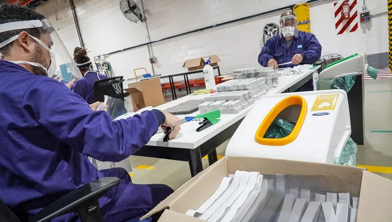 Ford fabricó y donó 20.000 protectores faciales a profesionales de la salud