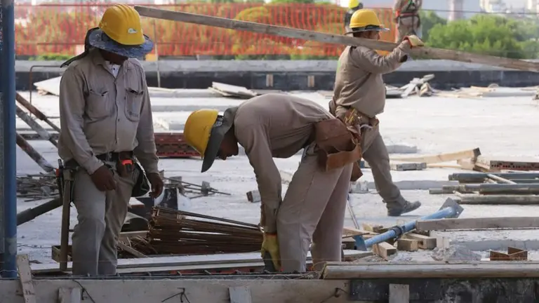 Alertan que el empleo en la construcción cayó al nivel más bajo registrado en los últimos 13 años
