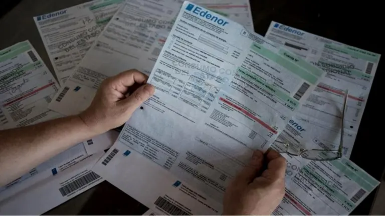 Pymes frenadas por la cuarentena denuncian que les cobran un mínimo de $100.000 de luz