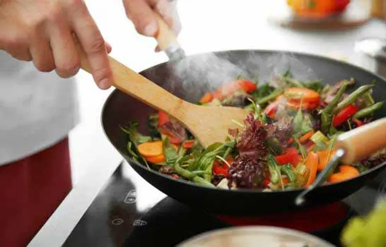 Pandemia abre nuevos negocios: aplicación impulsa la venta de comidas hogareñas