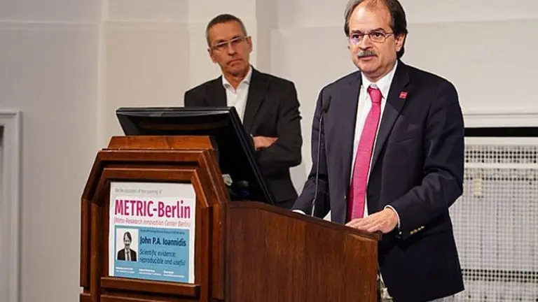 El científico de Stanford que más sabe del coronavirus: "Hay que levantar la cuarentena ya"