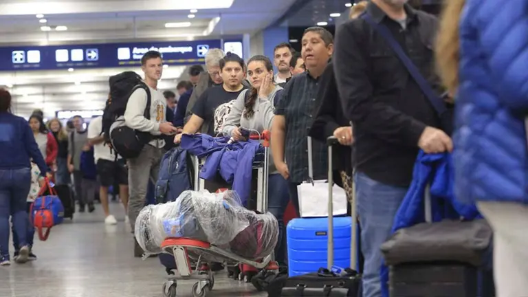 Paro general del 24 de enero: qué aerolíneas comenzaron a cancelar vuelos y tendrán reprogramaciones