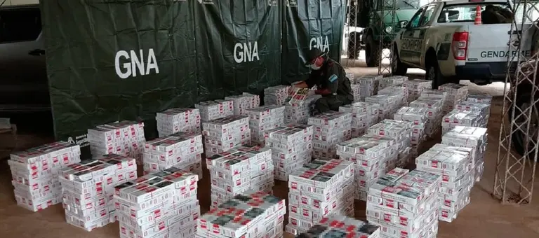 Con la cuarentena es más visible el intenso contrabando de cigarrillos en la Argentina