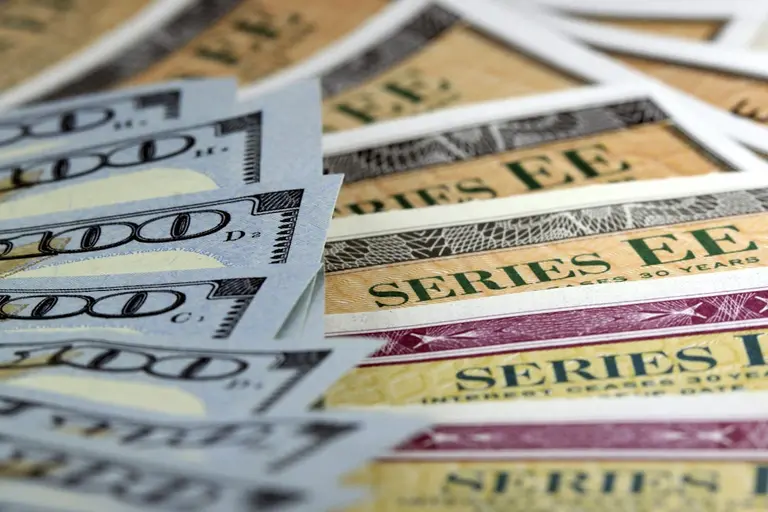 S&P baja a default la calificación de siete bonos argentinos en dólares