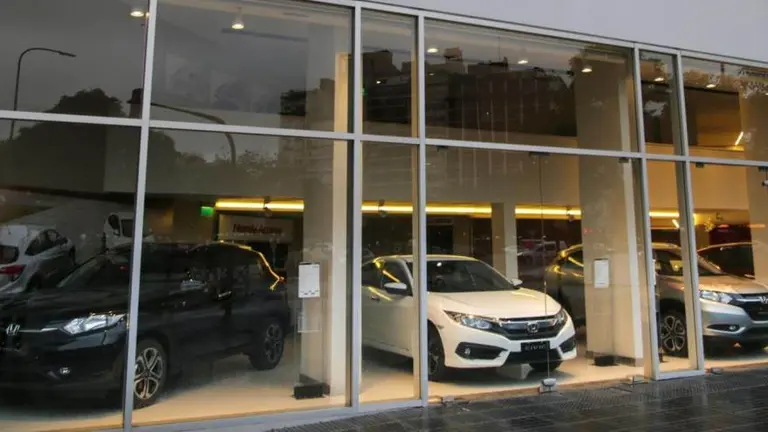 Más créditos y menos impuestos: los detalles del "agresivo" plan que el sector automotriz le planteó al Gobierno para impulsar las ventas