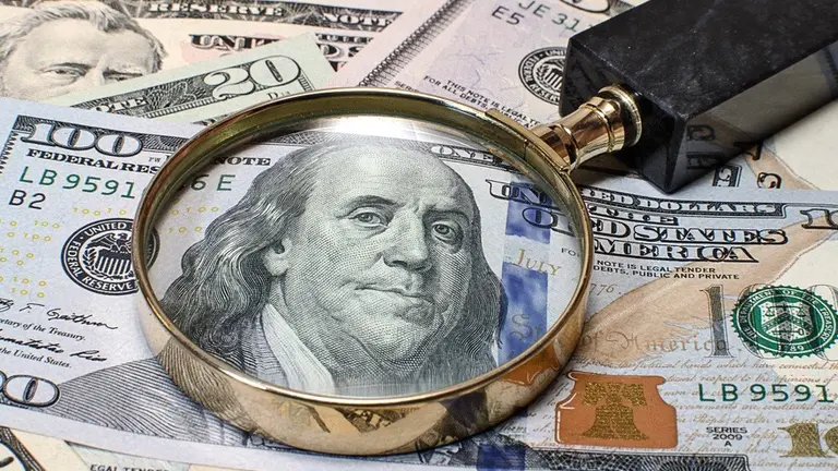 El Banco Central tuvo a full la maquinita de imprimir pesos: ¿cómo pudo contener al dólar?