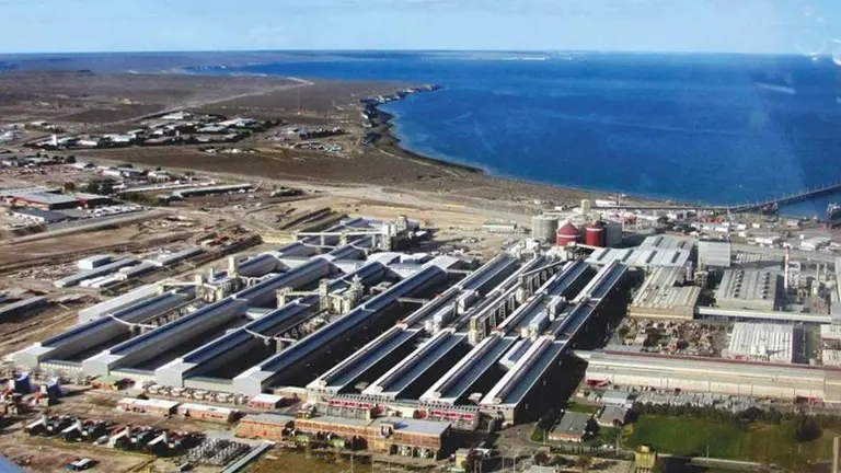 Aluar rechaza que falte aluminio y denuncia especulación en la cadena: ¿en dónde está el problema?