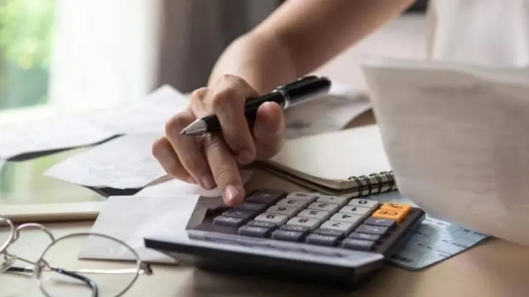 ANSES pagará en agosto una ayuda de hasta $13.000 a monotributistas: ¿cuánto le corresponde a cada categoría?