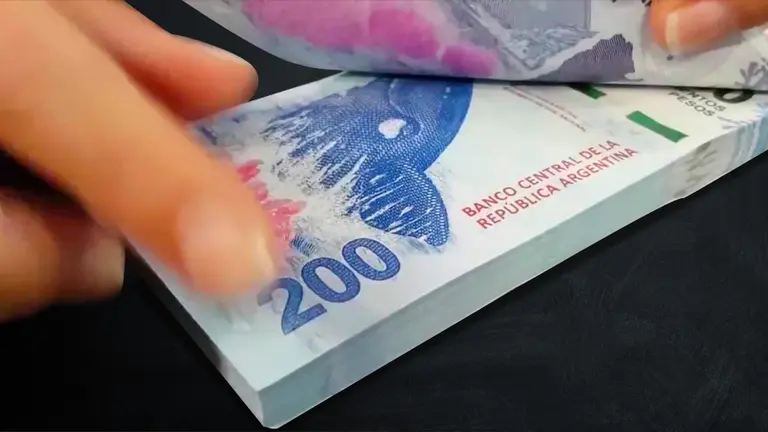 Financiarse con la tarjeta o pedir un crédito rápido: fijate cuánto pagás por poca plata que te saque del apuro