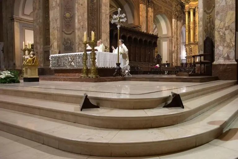 "Todos sabemos que defender a la gente supone un descalabro económico"