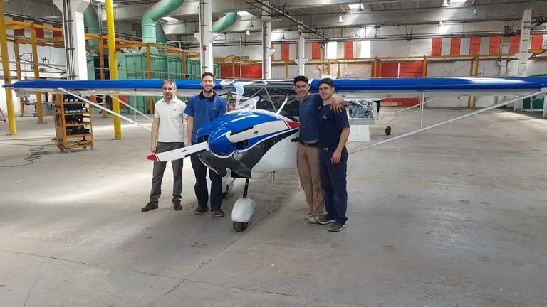 Iban a exportar aviones argentinos pero quebraron el 25 de mayo