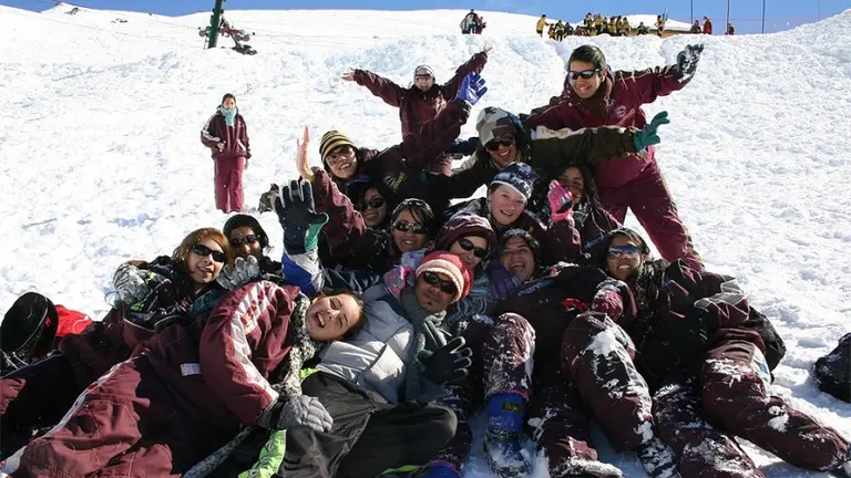 La segunda ola pone fin a los viajes de egresados, ¿llega una nueva forma de turismo?