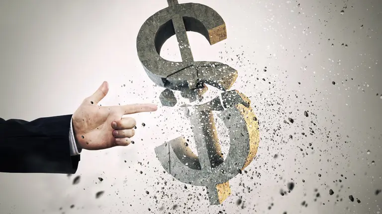 A pesar de las restricciones al dólar, inversores siguen acumulando bonos para salir del peso