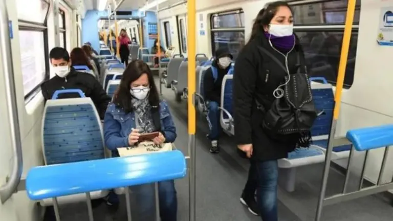 Solo vas a poder viajar en tren, subte o coletivo si trabajás en alguna de estas 24 actividades esenciales