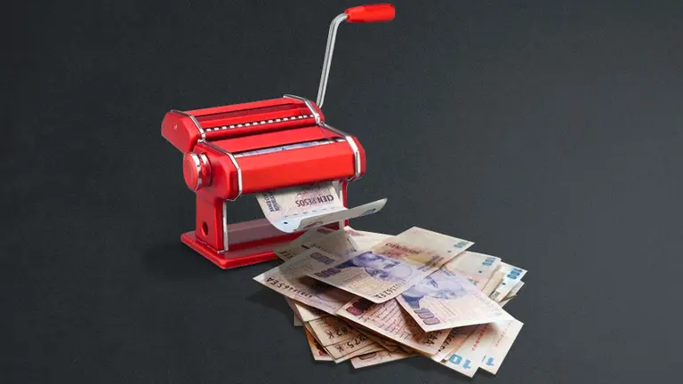 "Maquinita" de pesos a full, ¿inflación contenida?: crece la alarma por el riesgo oculto bajo la calma de las góndolas