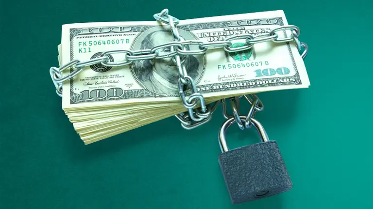 AFIP redobla el cepo al dólar con la Moratoria: busca cuentas en el exterior no declaradas para forzar repatriación