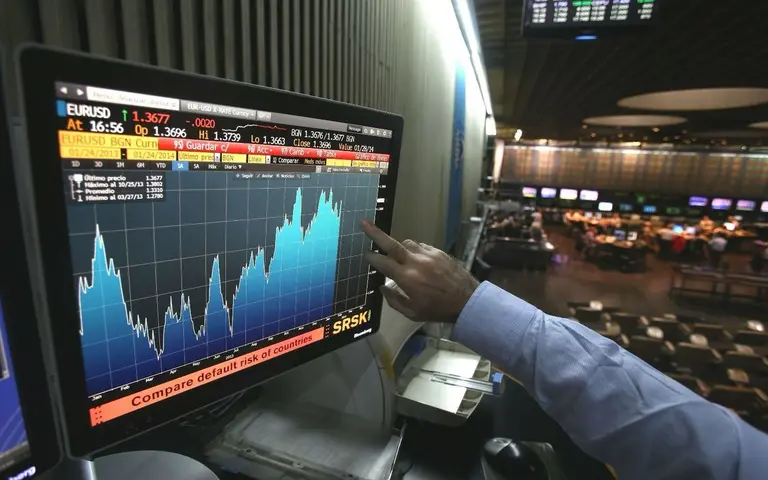 Las señales de default encienden un peligro llamado riesgo país