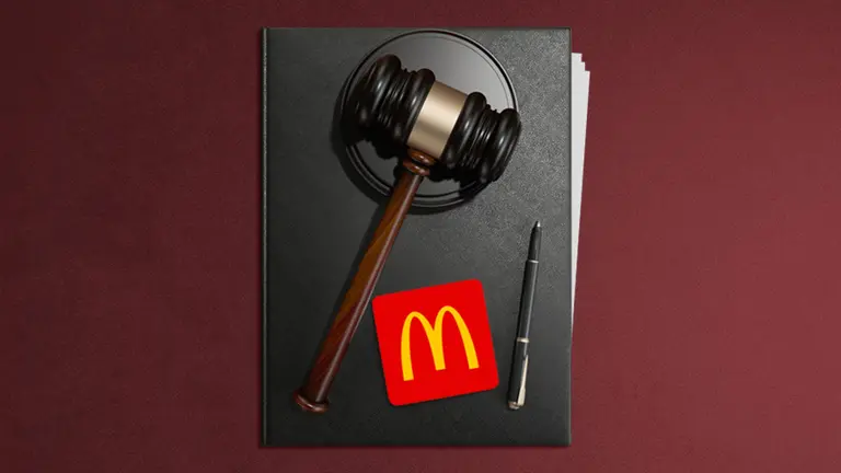 Ordenan a McDonald´s anular rebaja salarial y crece la presión contra las suspensiones