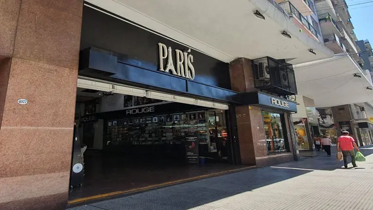 "Nocaut" comercial: casi la mitad de los locales de galerías están vacíos y para atraer inquilinos aplican rebajas del 50%