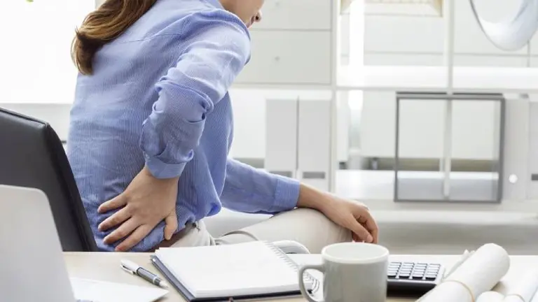 Cada vez más consultas a los médicos por el trabajo remoto: recomendaciones de los especialistas