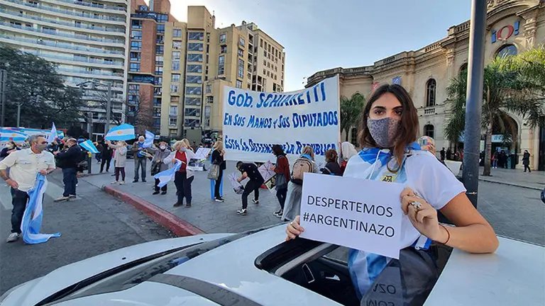 Así se vivieron los "banderazos" de protesta en cinco provincias contra la intervención de Vicentin