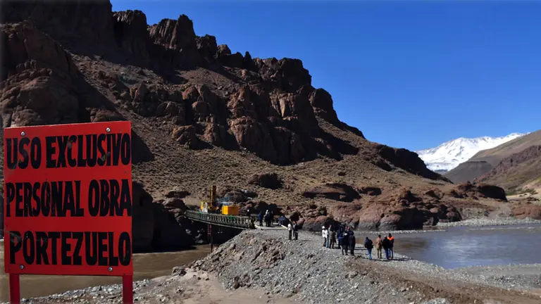 "Guerra" del agua: Alberto deberá laudar sobre una megaobra que recibe millones aunque no hay oferentes