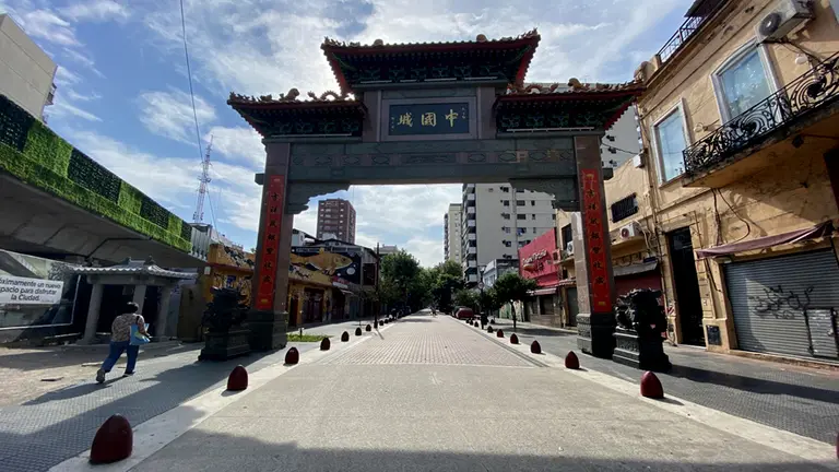 Drama del Barrio Chino: comercios cierran para siempre y ya hay familias que deciden volver a su país