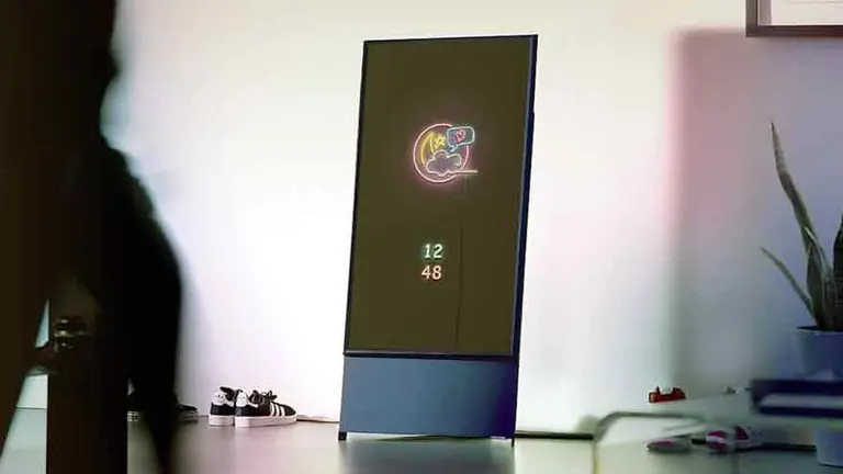 Como si fuera un "celular gigante": ¿cómo es el nuevo televisor de Samsung que gira para ver los videos?