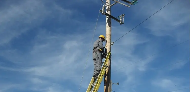 ¿Por qué este 13 de julio se conmemora el Día del Trabajador de la Energía Eléctrica?